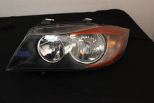 Load image into Gallery viewer, BMW 3 Series Driver Side OEM Headlight 6942725-06 E.BMW.1.2.11_
